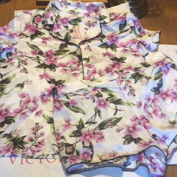 Victoria's Secret Other - SOLD❌Victoria’s Secret Satin Pajamas Set